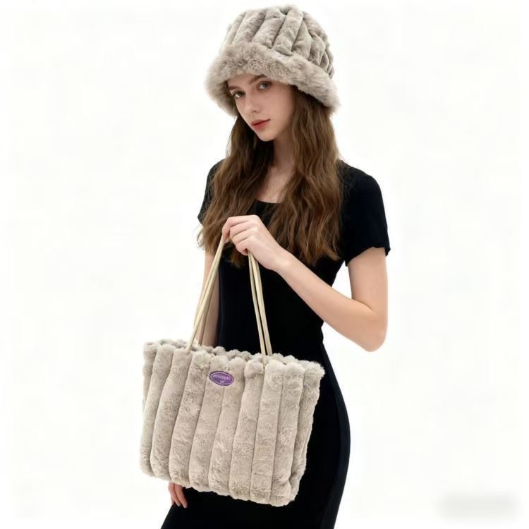 SAC EN FOURRURE– WCT 👜
